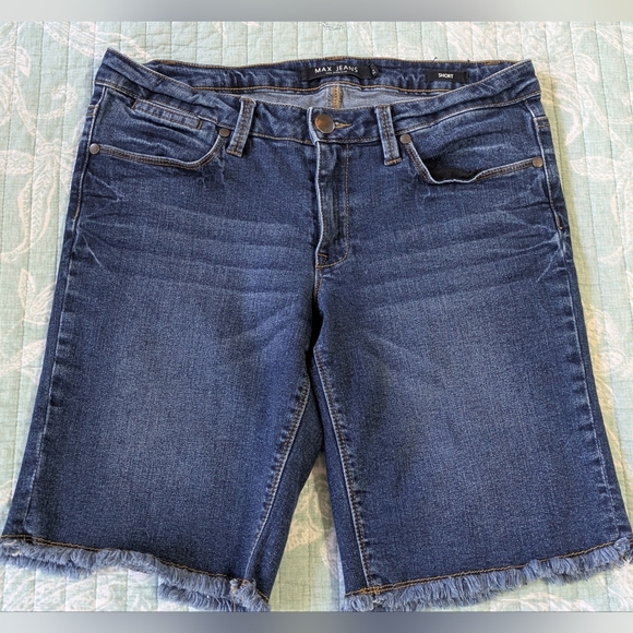 Max Jeans Frayed Hem Shorts. Size 8. - Picture 2 of 11